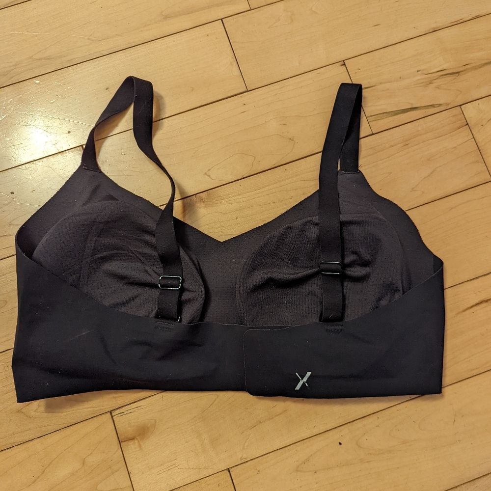 Knix Padded V-Neck Wireless Bra - Picture 6 of 8